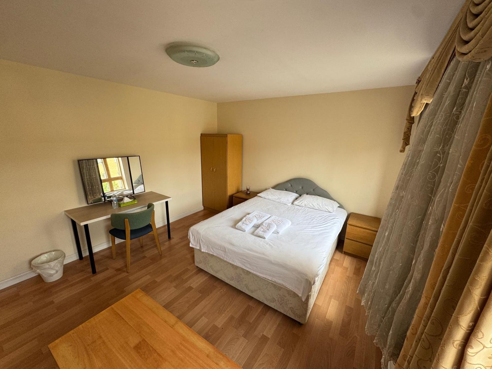 Napcastle Caledonian Park Hotel London Exterior photo